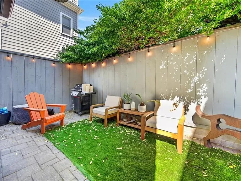 494 Thames St — Photo 29