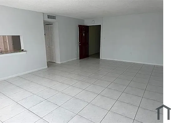 525 N 62nd Ave #7 — Photo 4