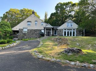 99 Buckberg Mountain Rd, Tomkins Cove, NY 10986