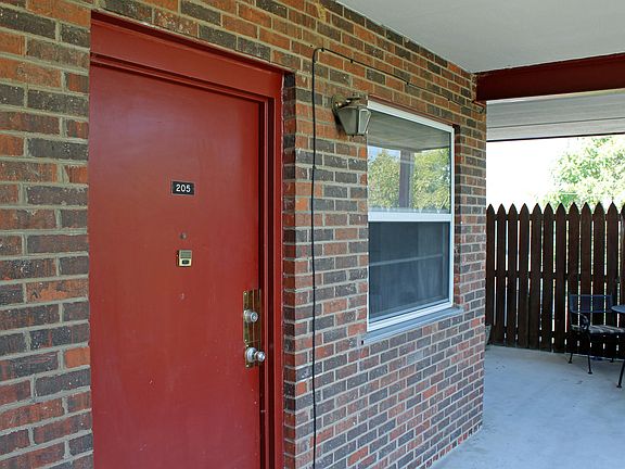4th image of 1211 SW Highland Ave #205