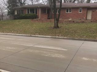 900 Elm St, Pella, IA 50219