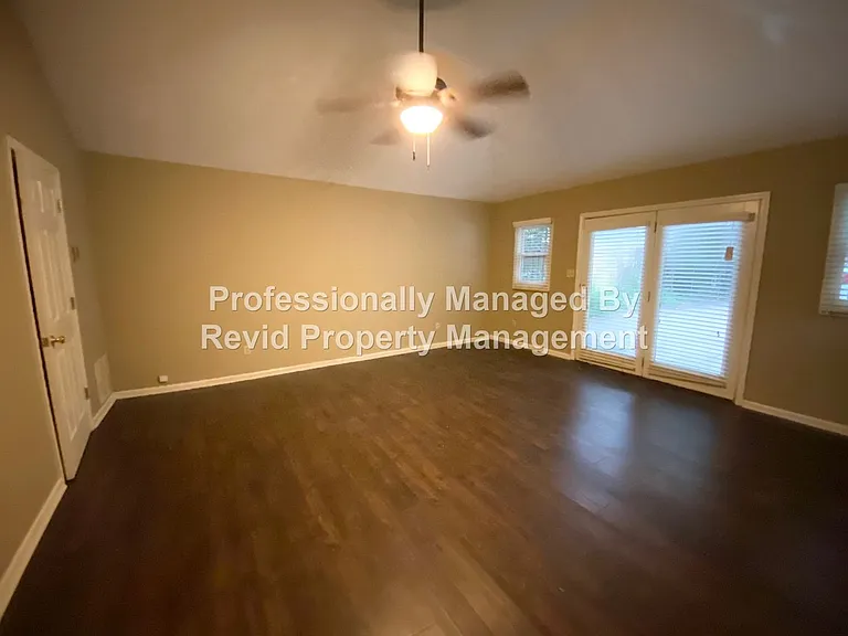 Quaint 1 Bed/1 Bath Apartment — Photo 18
