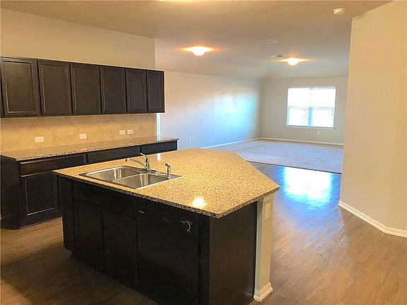 5th image of 215 Camellia Dr