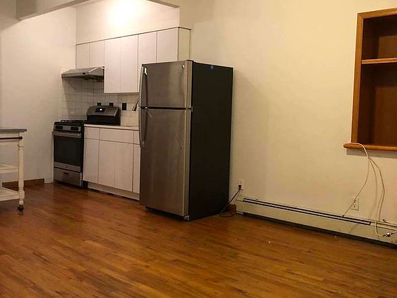 2nd image of 98 Orchard St #2R