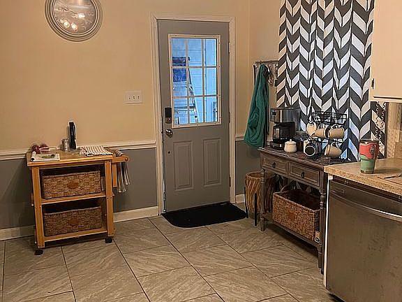 Kitchen-carport entrance