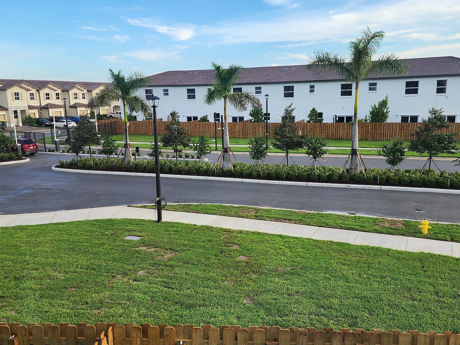 3 bed, 2.5 bath, 1828 sqft, $2,800 — Photo 2
