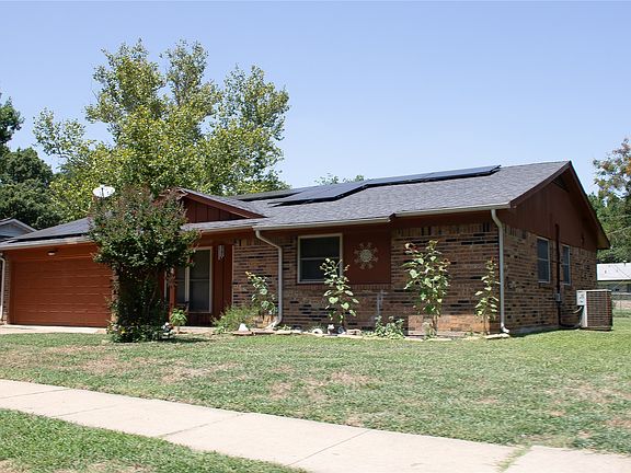 3rd image of 304 NW Suzanne Ter