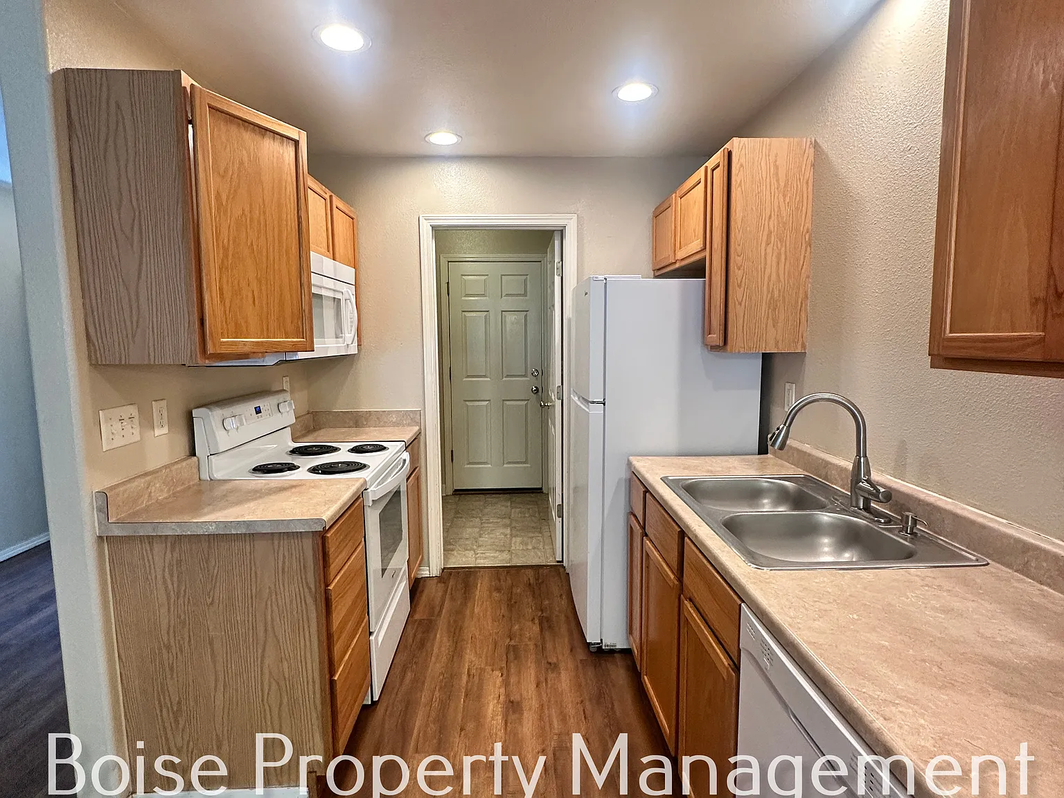 2 bed, 1.5 bath, 992 sqft, $1,450 — Photo 1