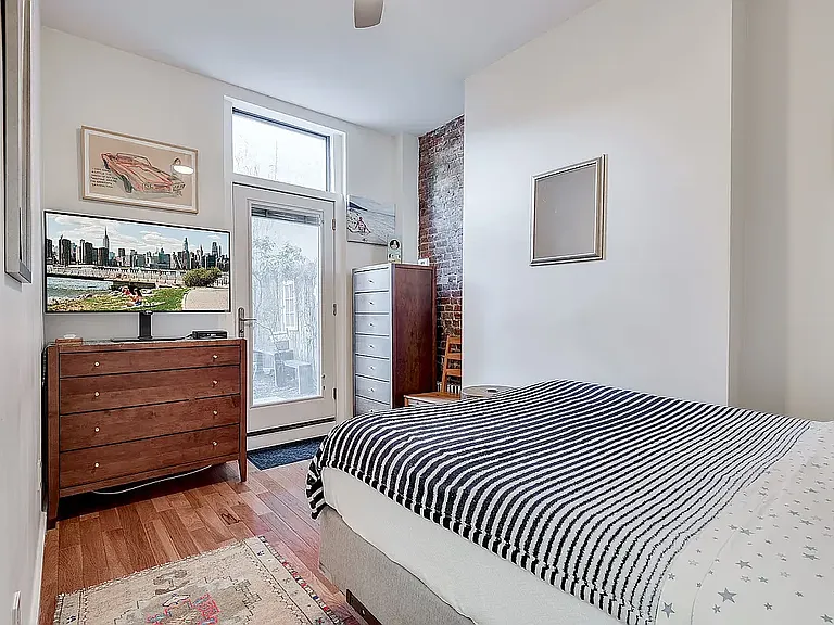 58 Huron St #1 — Photo 5