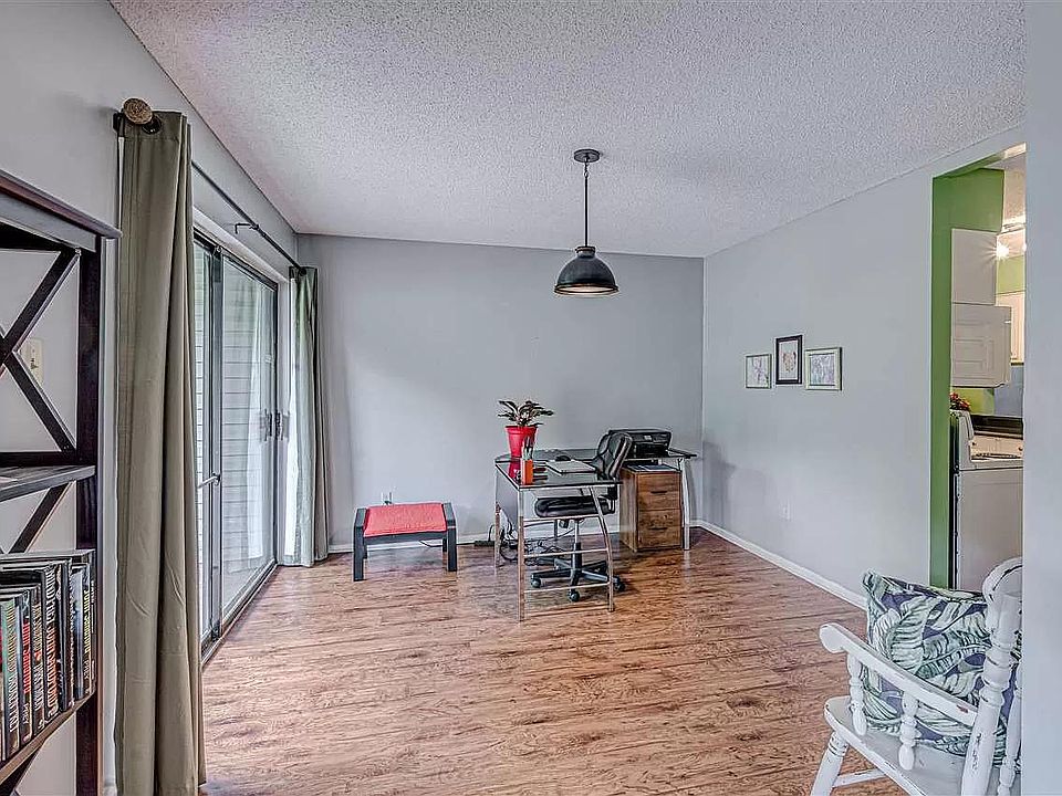 Dining/Bonus Room (Furnished)