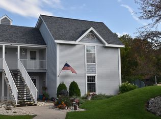 300 Foxwood Dr, Waterford, WI 53185