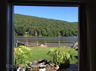 9 Pinecliff Lake Dr, West Milford, NJ
