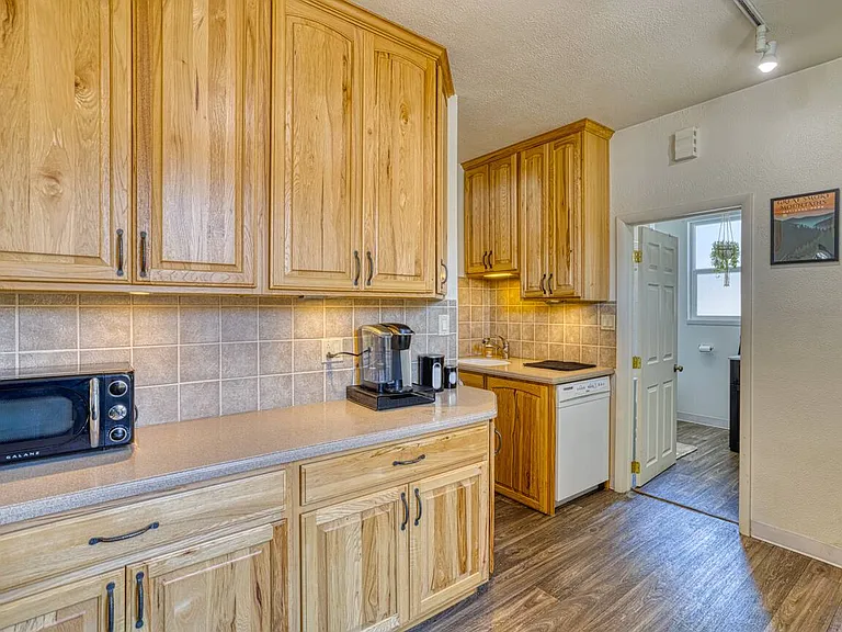 781 E Simpson Ave — Photo 12