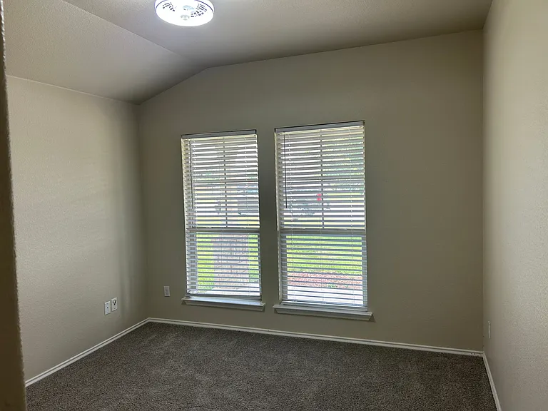 137 Bainbridge Rd — Photo 16
