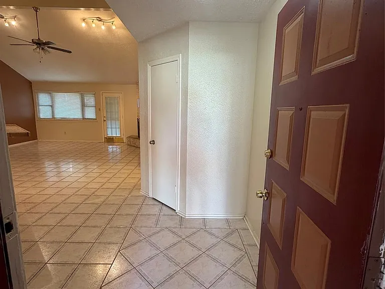 1423 Elkwood Dr — Photo 4