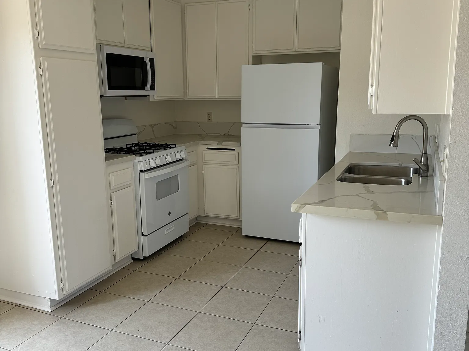 11335 Tiara St — Photo 1