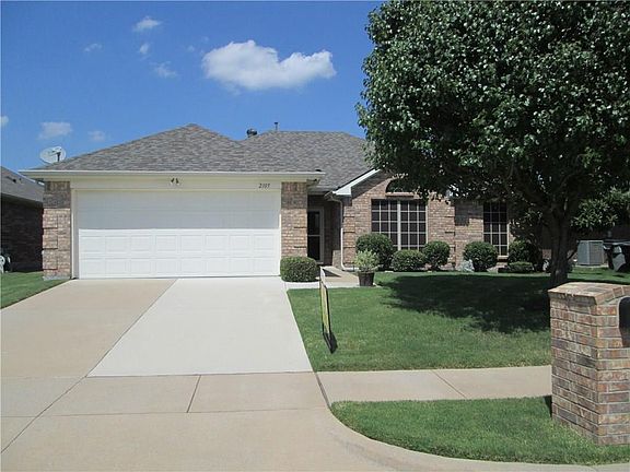 2nd image of 2105 Shady Bend Cir