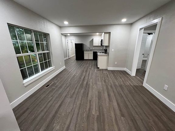 2nd image of 624 N 5th Ave