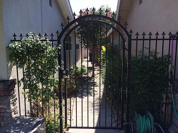 4th image of 570 Camelia Way