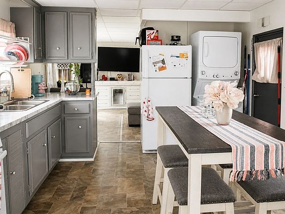 5th image of 1760 Westover Rd #1
