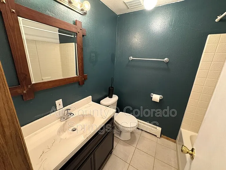 565 W Dale St — Photo 14