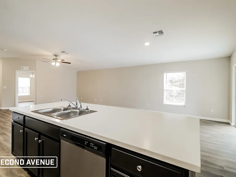 438 Reading St — Photo 3
