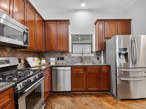 5th image of 2304 Jackson St