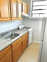 Rented by Chana Ofek, LREB