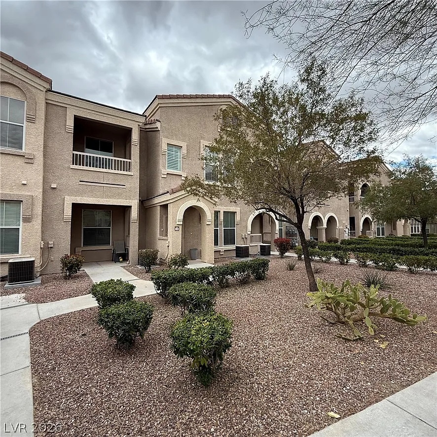 1 bed, 1.0 bath, 772 sqft, $1,550 — Photo 2