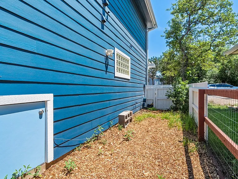Fenced side yard