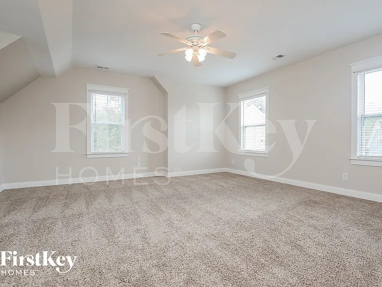 228 Silverwood Ln — Photo 11