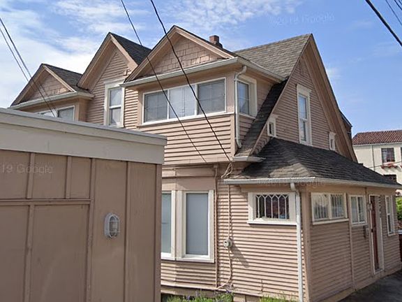 3rd image of 2236 Franklin Ave E