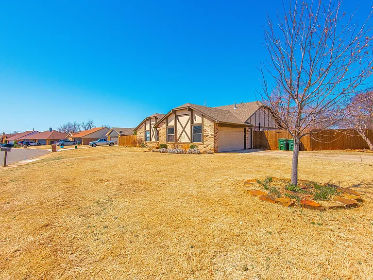 1321 Kelly Park Rd — Photo 4
