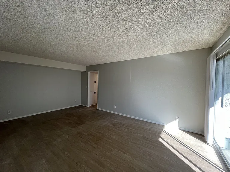 245 South Serrano Ave — Photo 89