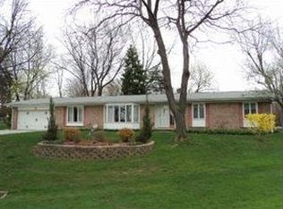 27 Middlesex Dr, Fredonia, NY 14063