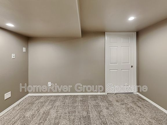 5th image of 2621 W Hoffman Ave