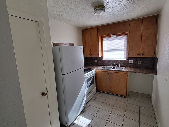 4th image of 1400 S Ave E #5