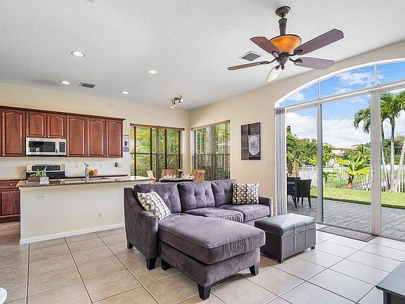 5th image of 4238 S Magnolia Cir