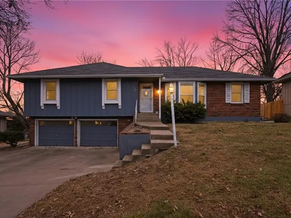 429 Pershing St, Liberty, MO 64068