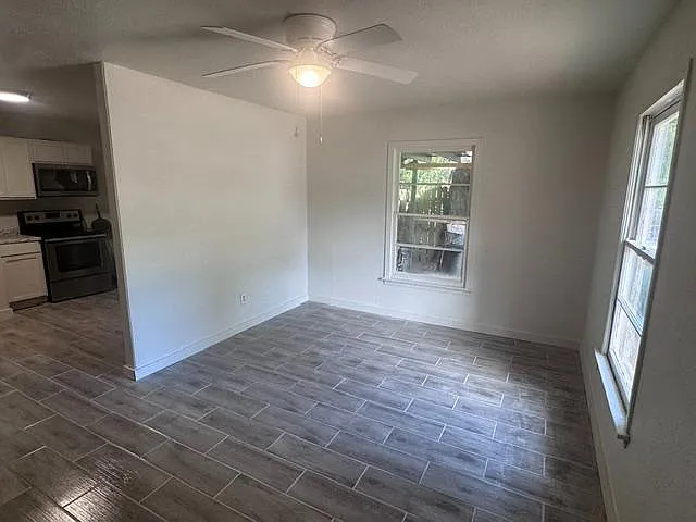 Unit Photo - 608 Travis Ave #608