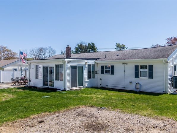 31 Darling St, Acushnet, MA 02743