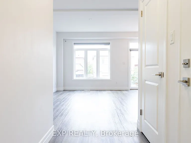 861 Edinburgh Dr — Photo 13