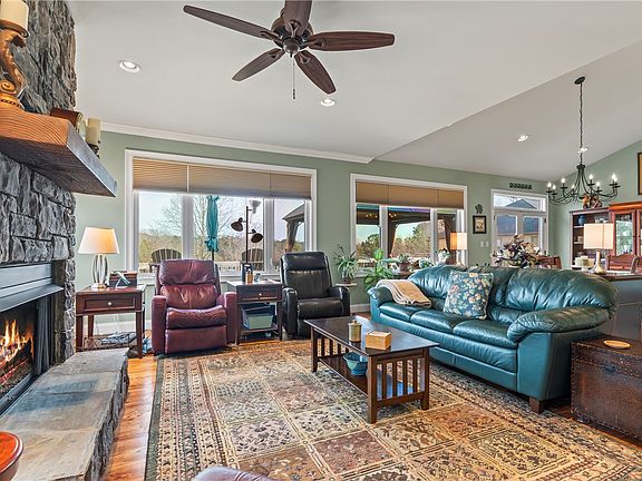 4th image of 307 Stardust Ln