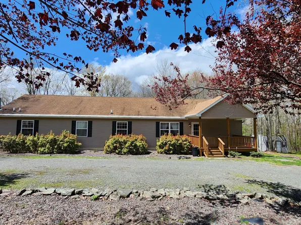 99 Juniper Way, Hawley, PA 18428
