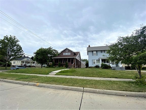 3rd image of 310 E 194th St