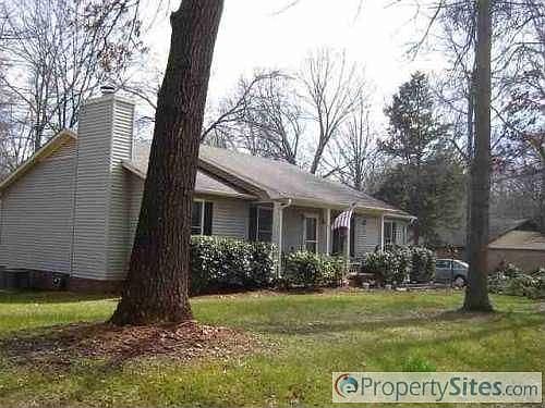 2nd image of 115 Fernande Dr