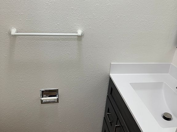5th image of 1044 Addison St