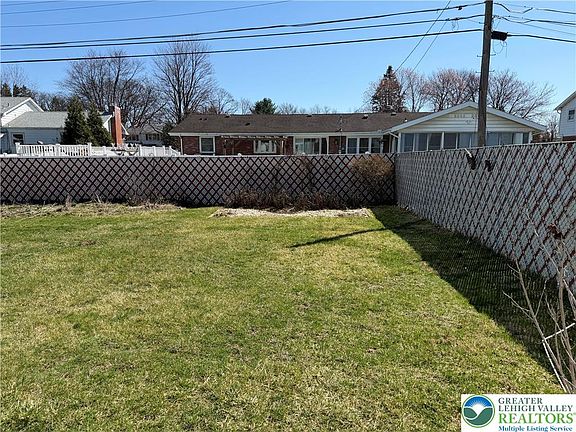3rd image of 1556 Bayberry Ln