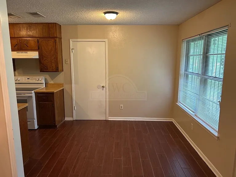 1013 Kathey Dr — Photo 8