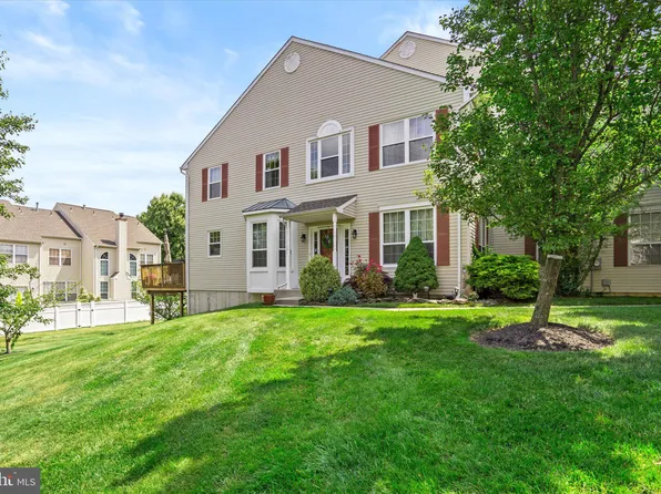 5 Andover Ct, Bordentown, NJ 08505